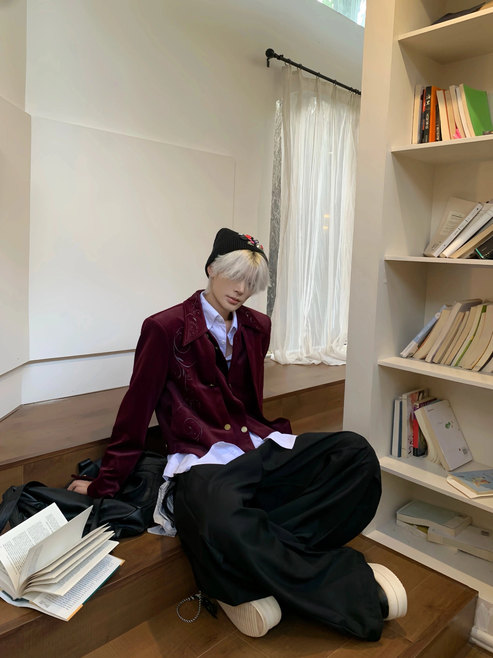 NUndefined Stitching Flocked Ruffian Shoulder Padded Jacket