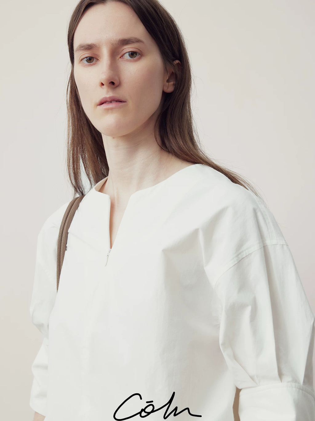COLN V-neck Lantern Sleeve Loose Shirt