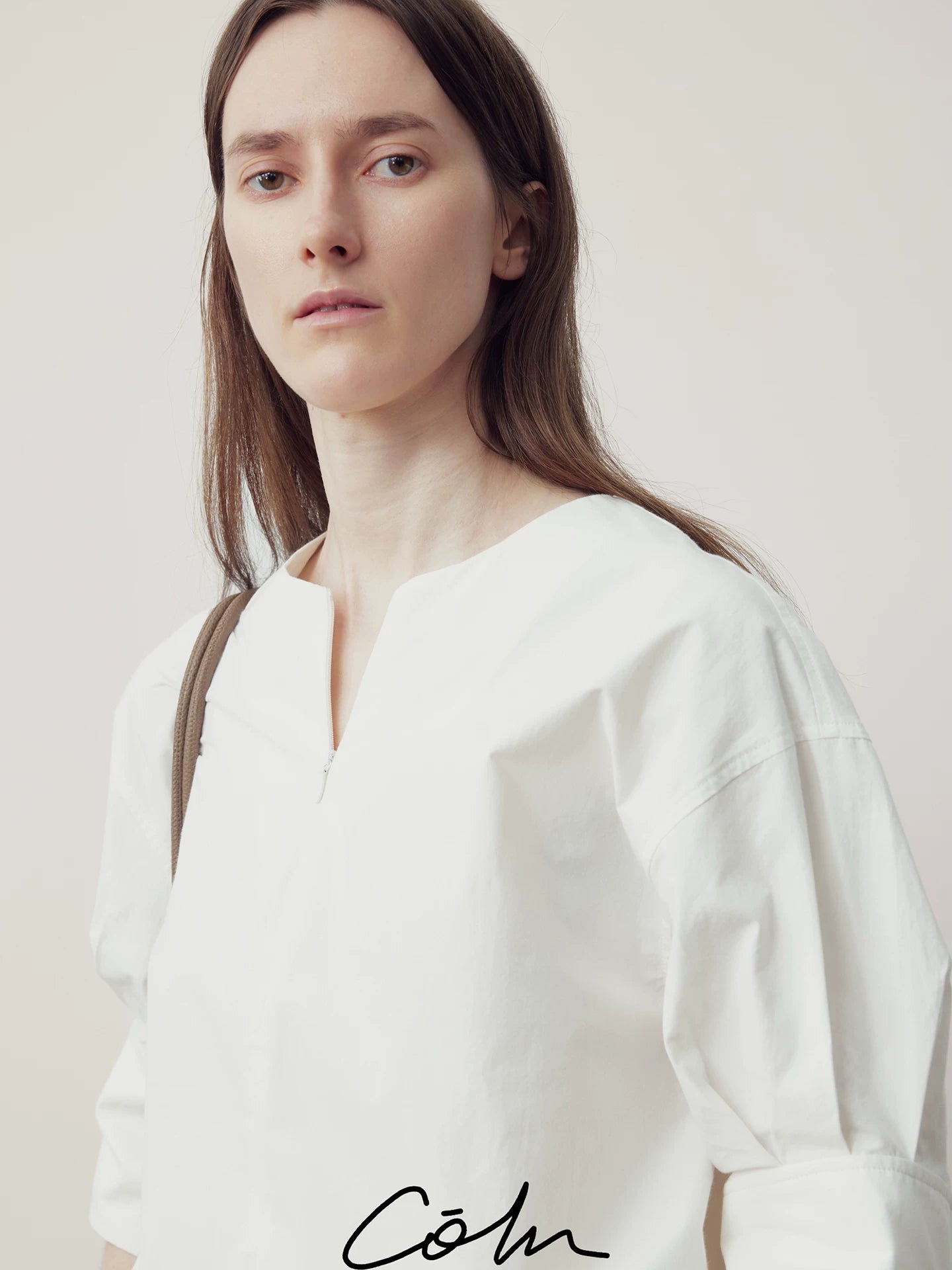 COLN V-neck Lantern Sleeve Loose Shirt