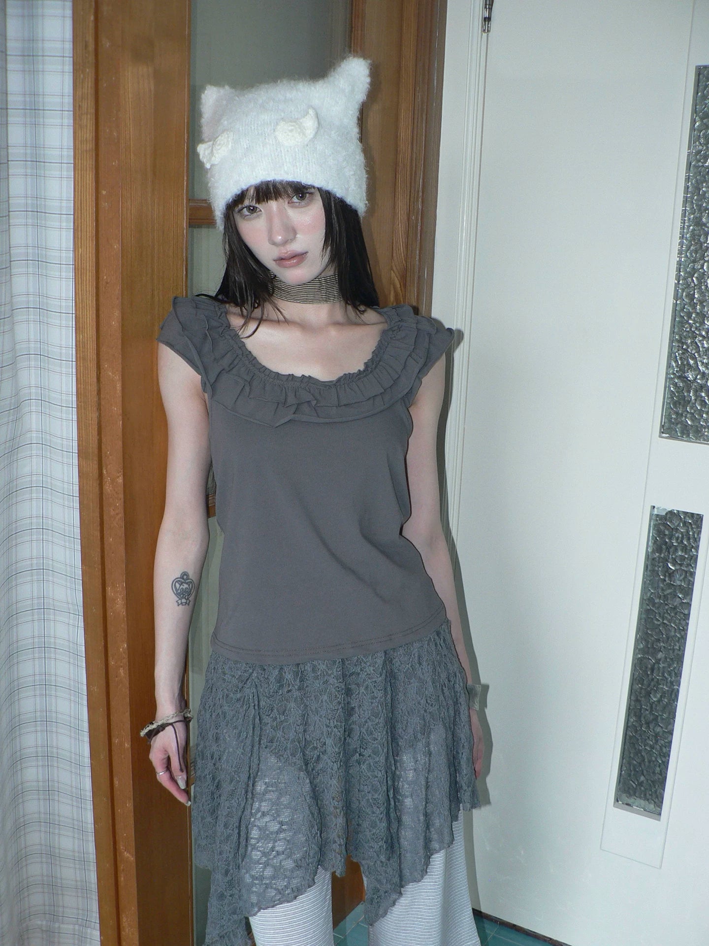 Ang: Project Retro U Neck Ruffle Leaf Edge Tee