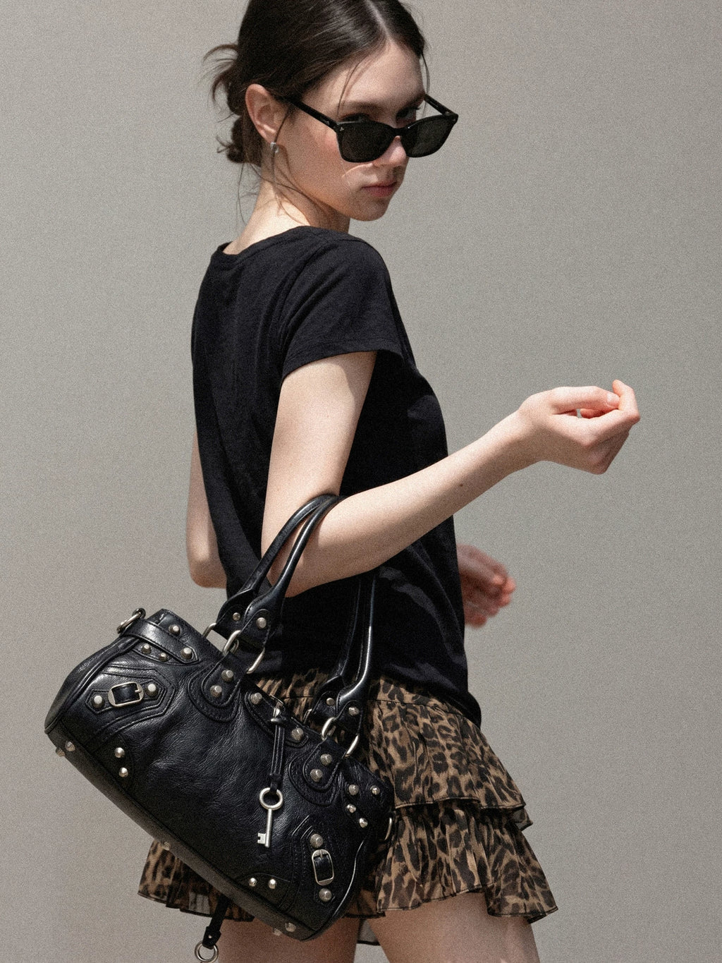 Cantonstory V-neck Shoulder Tee Leopard Print Skirt Suit