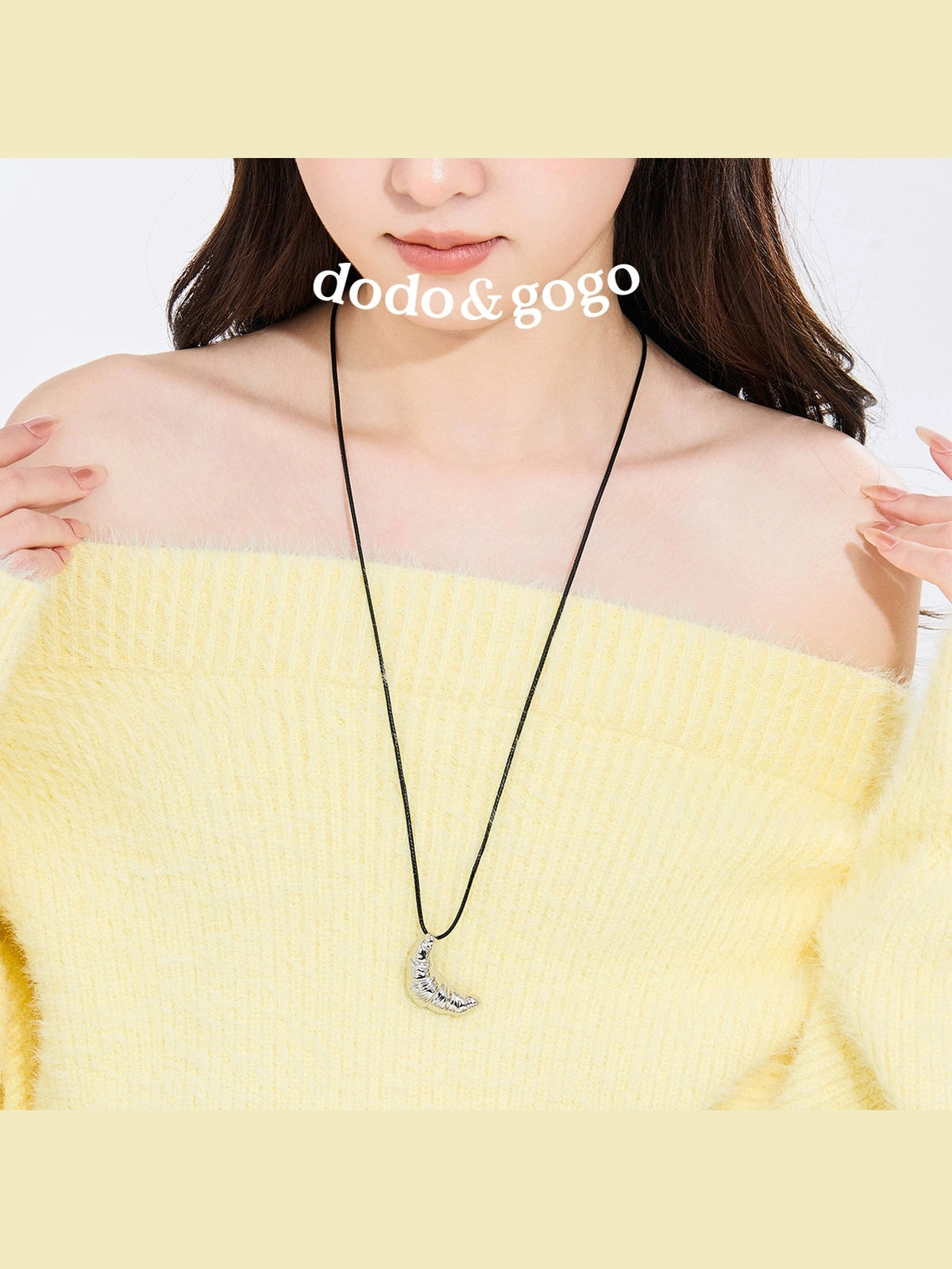 DODOGOGO Minimalist Croissant Necklace