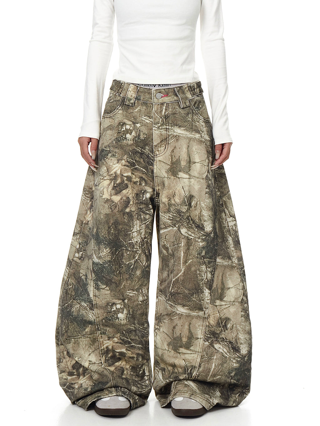 BLACKLISTS Vintage Alphabet Embroidered Twig Camouflage Jeans
