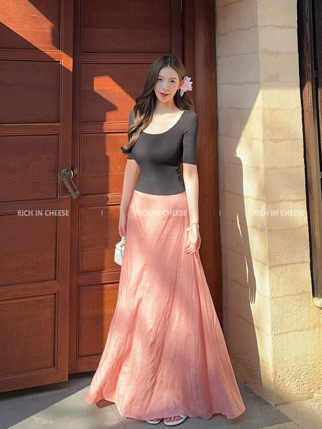 RICH IN CHEESE Slim-fit U-neck Minimalist Skirt Set