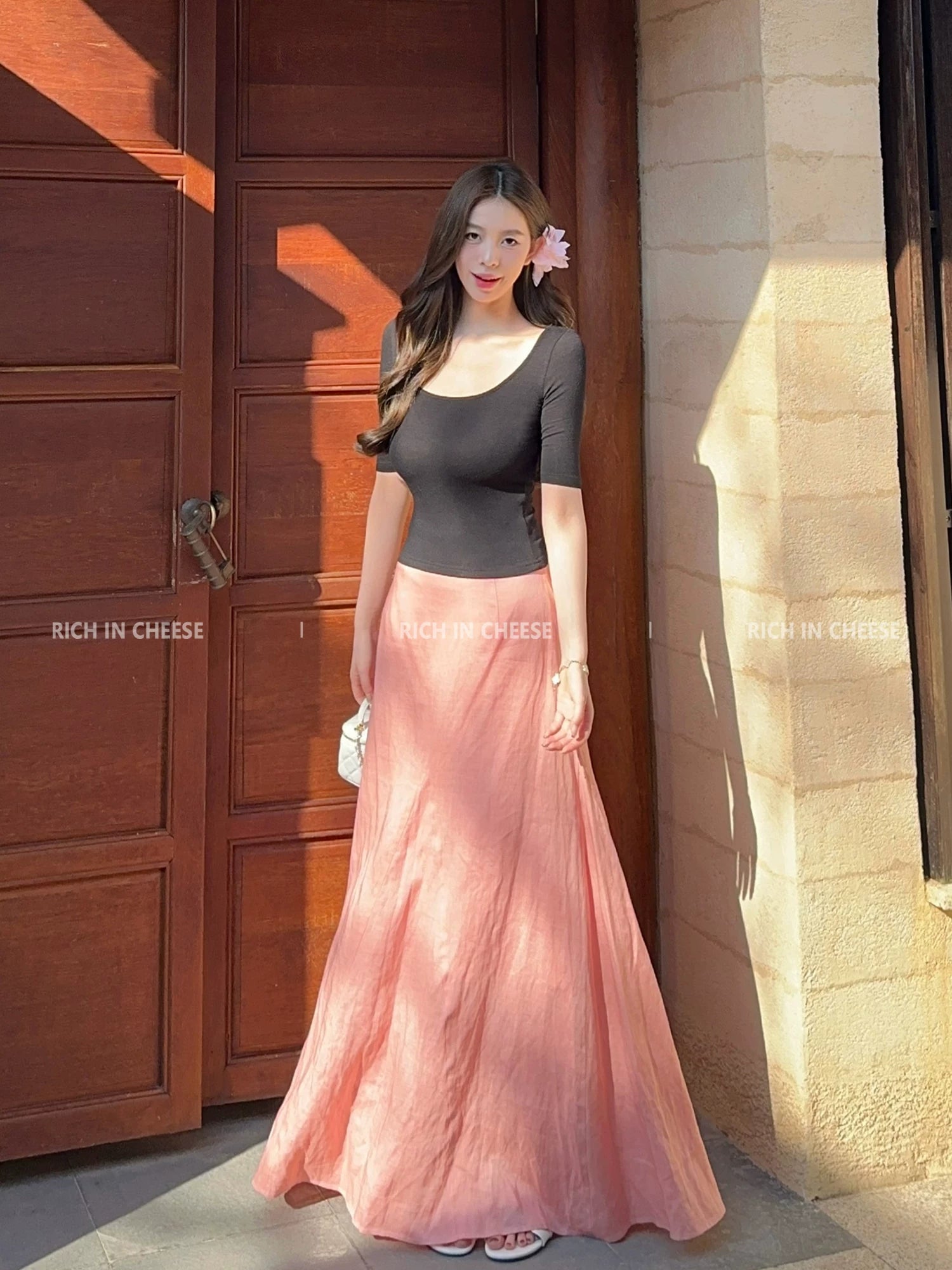 RICH IN CHEESE Slim-fit U-neck Minimalist Skirt Set