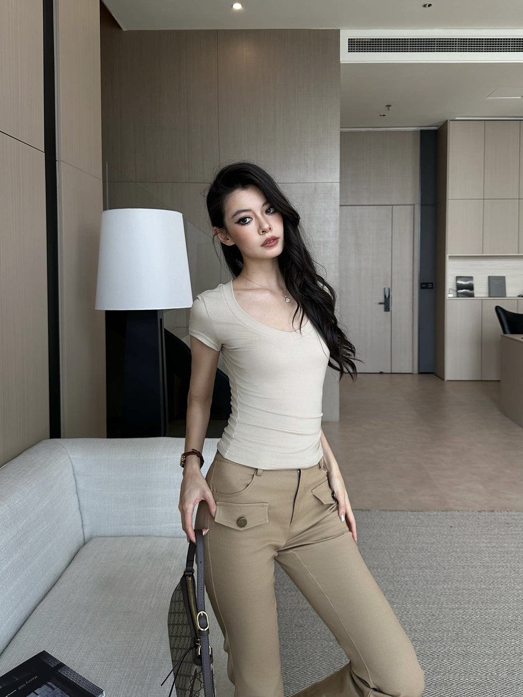 LLROGE V-neck Slim and Thin Tee
