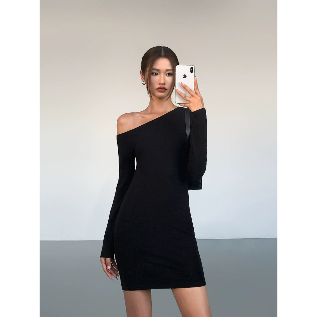 OUSPH Slim-fit Slanted Shoulder Knitted Long-sleeved Dress