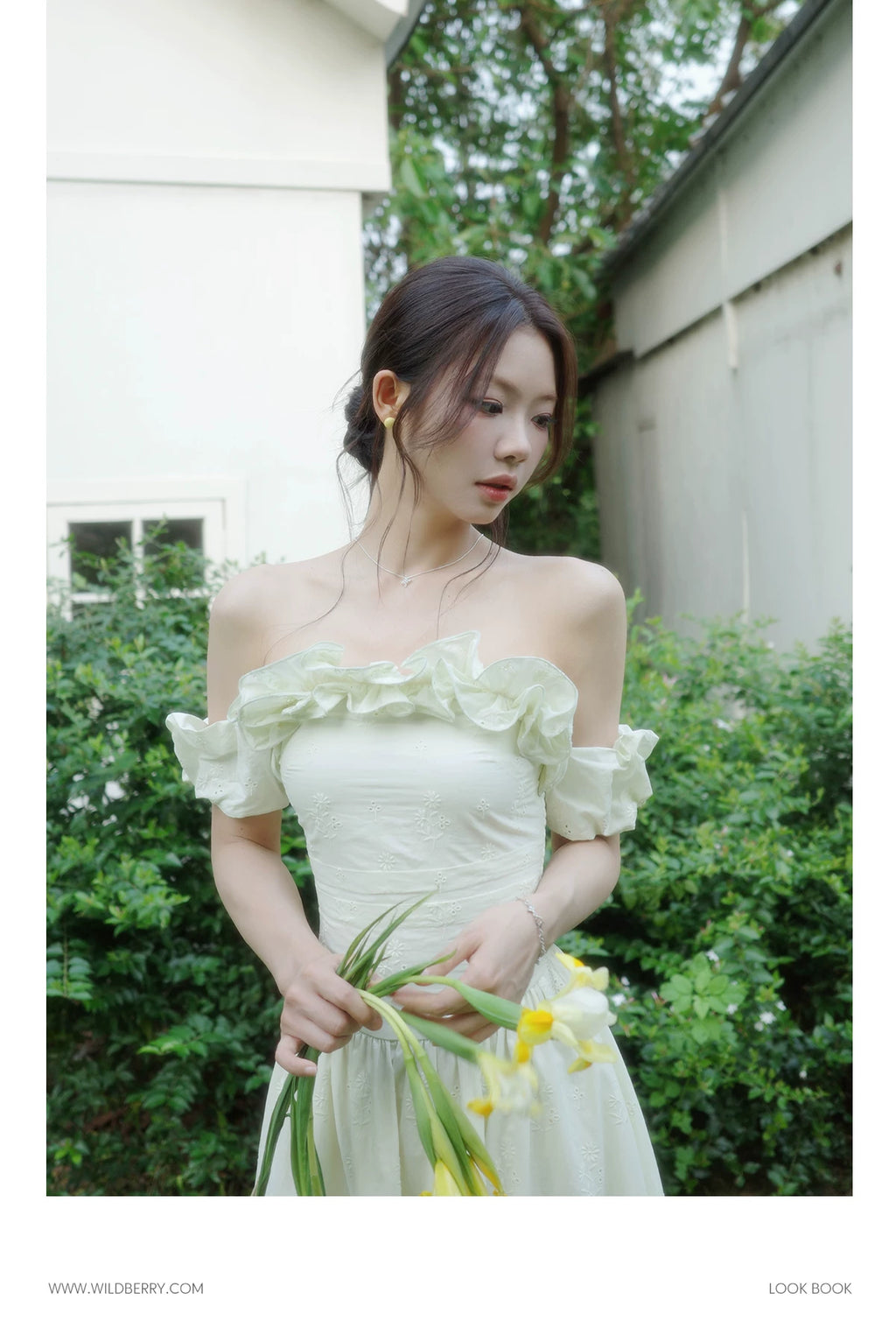 Wildberry One-word Shoulder Waist Temperament Dress