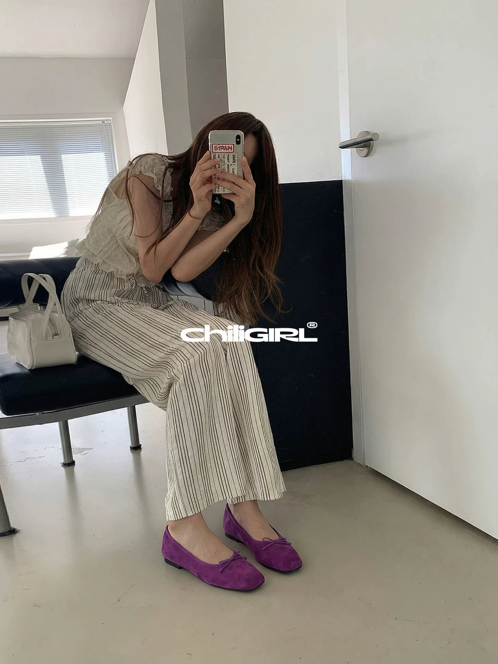 CHILIGIRL Bow Light Mouth Suede Flat Shoes