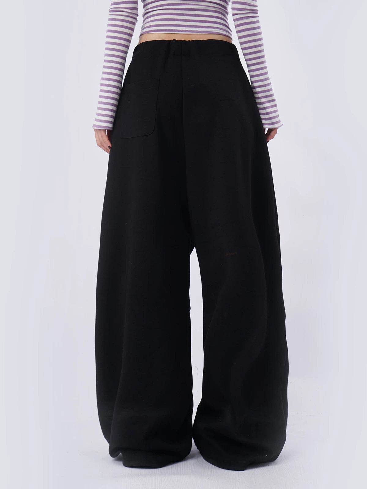 SAMUSAN Wide-leg Pleated Sweatpants