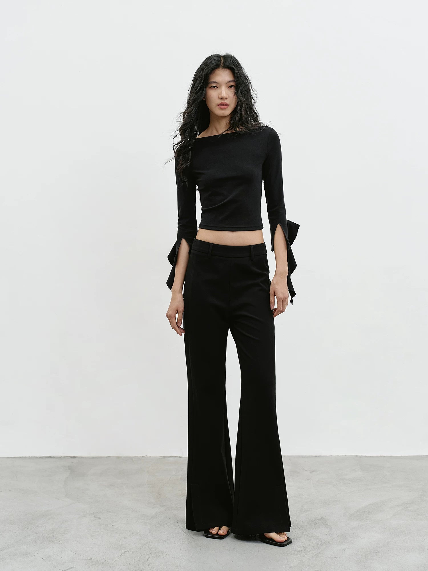 EIGHTHMONTH Slim and Thin Casual Tee