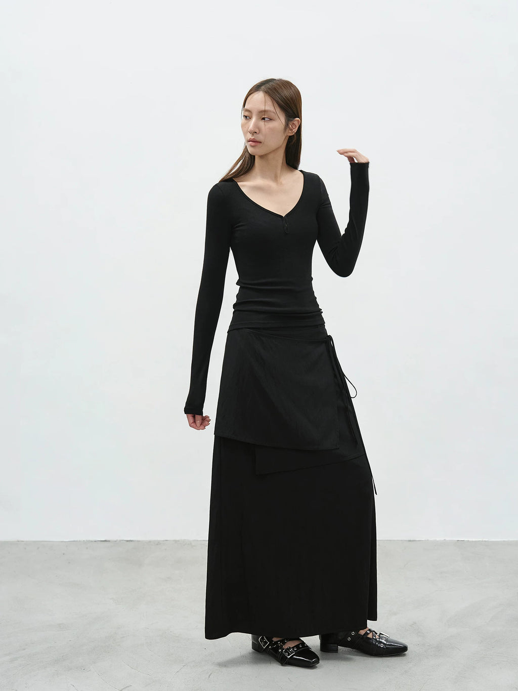 EIGHTHMONTH Irregular Laminated Slim Skirt