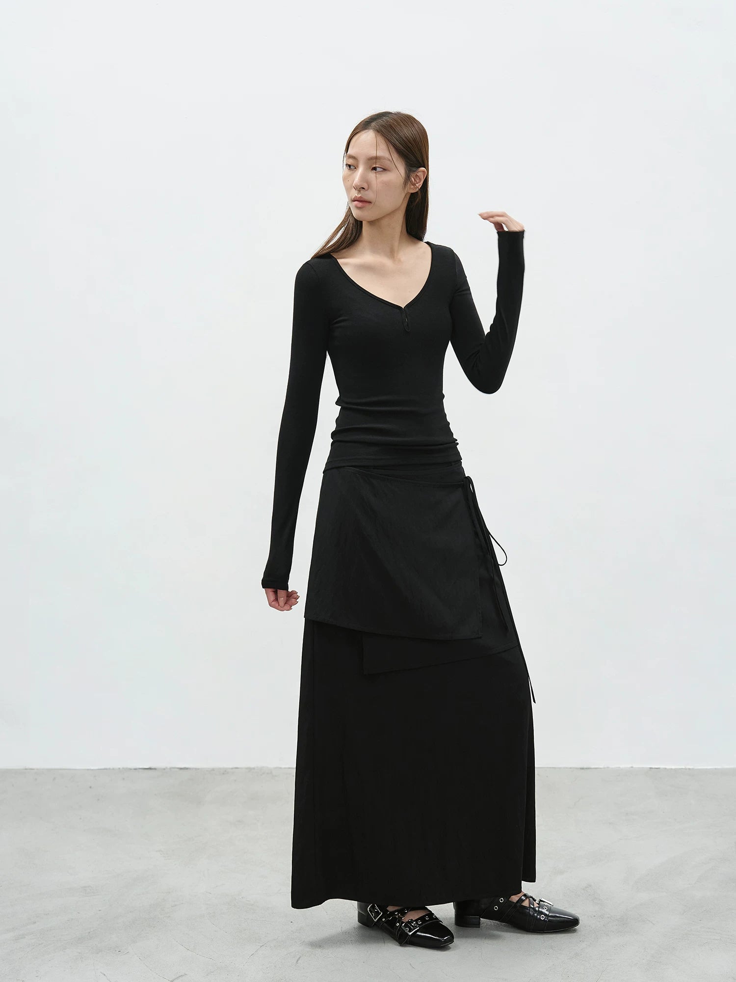 EIGHTHMONTH Irregular Laminated Slim Skirt