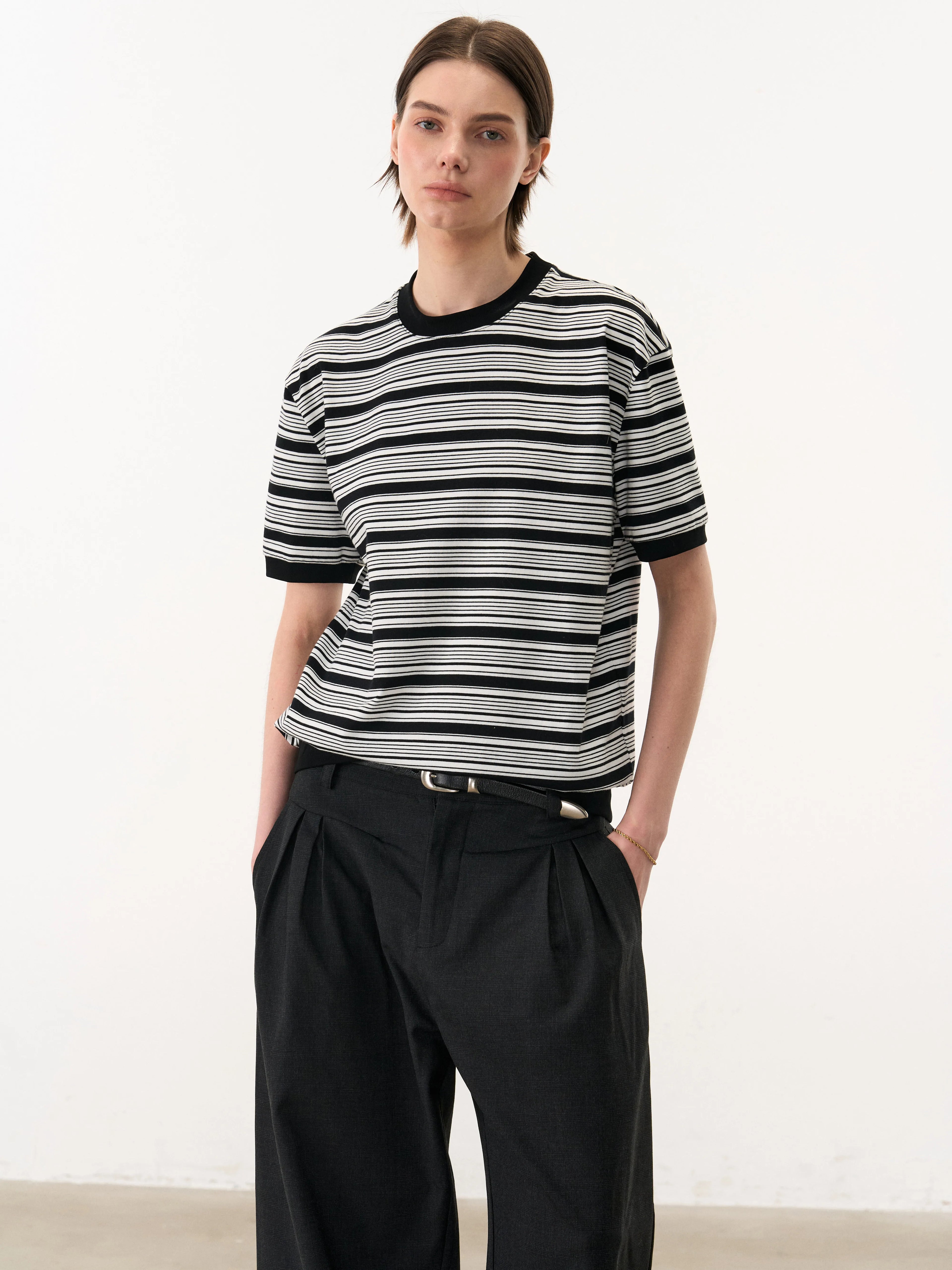 MANUSCRIPT Front Shoulder Striped Slim Tee
