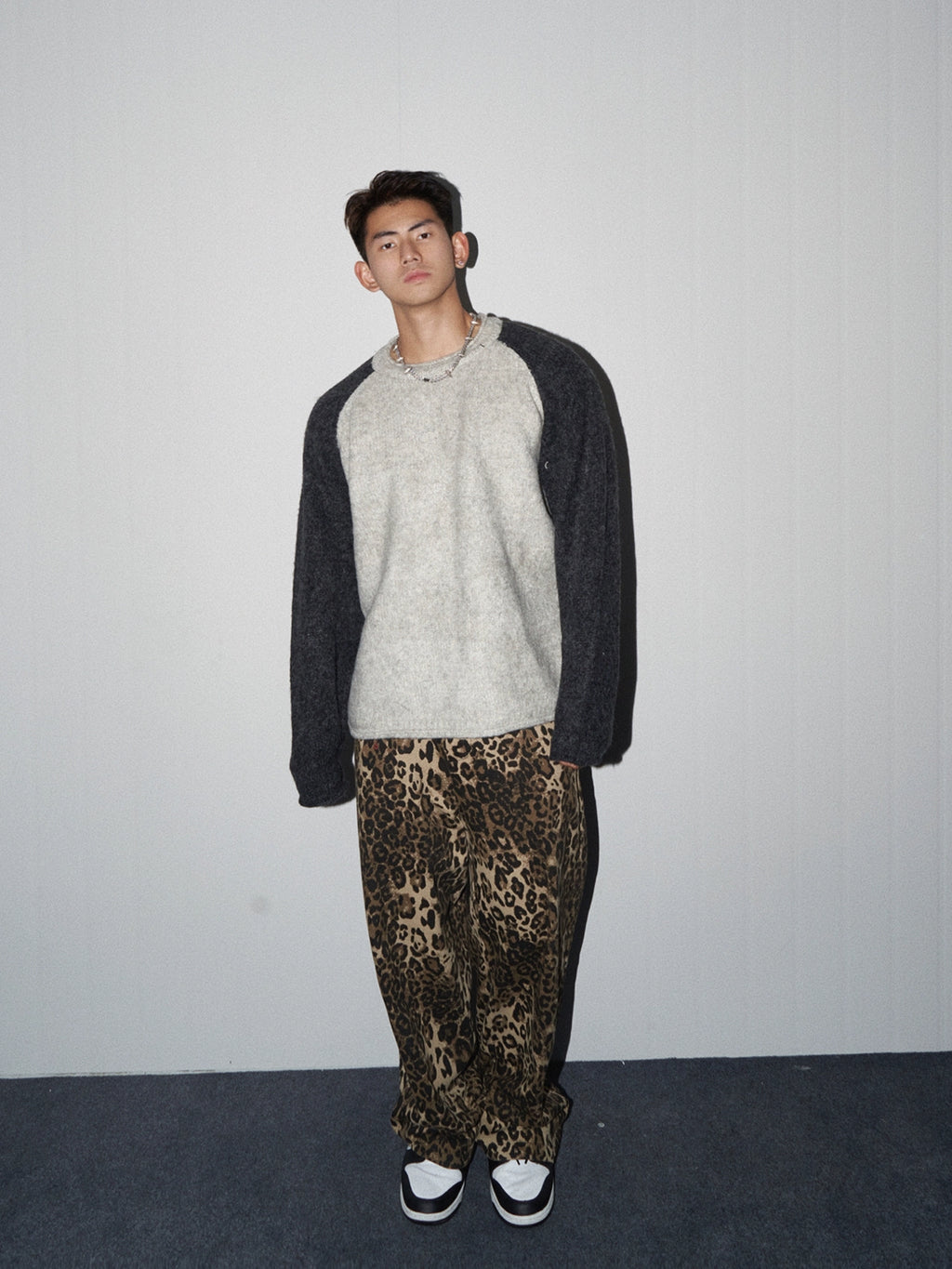 PAPASLILMONSTER Spliced Shoulder Crew Neck Sweater