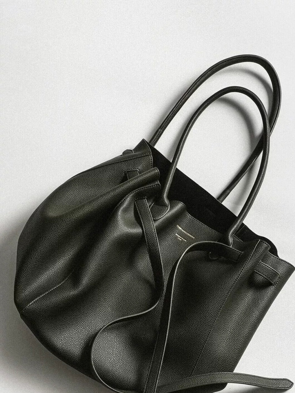 TERRAINCOGNITA Large Capacity Drawstring Shoulder Tray Bag