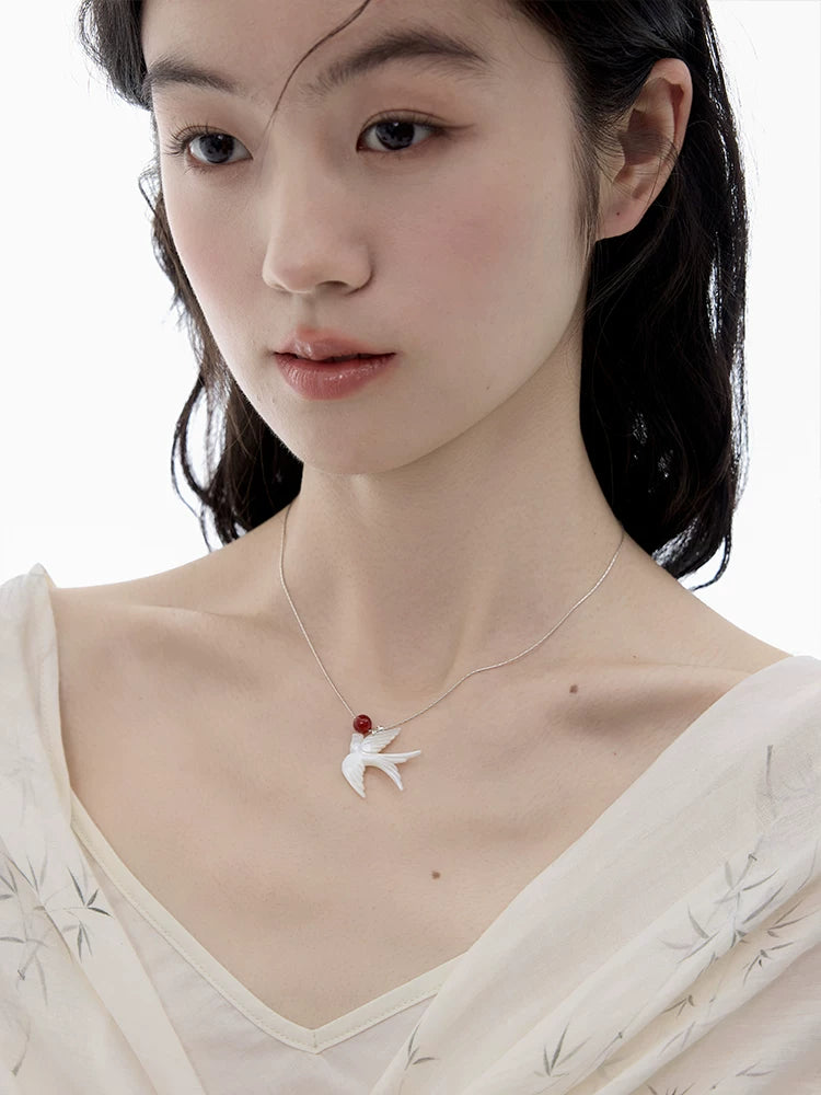 NO SOLUTION White Dish Shell Swallow Sterling Silver Necklace