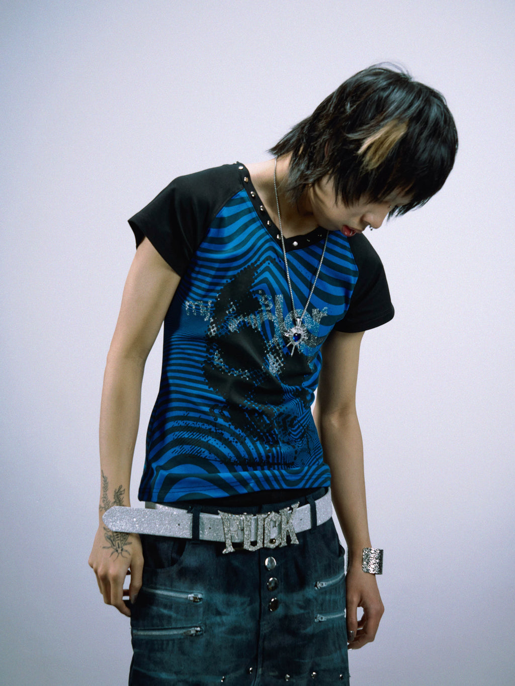 PAIKI Skull Striped Glitter Hot Gold Shoulder Slim Tee