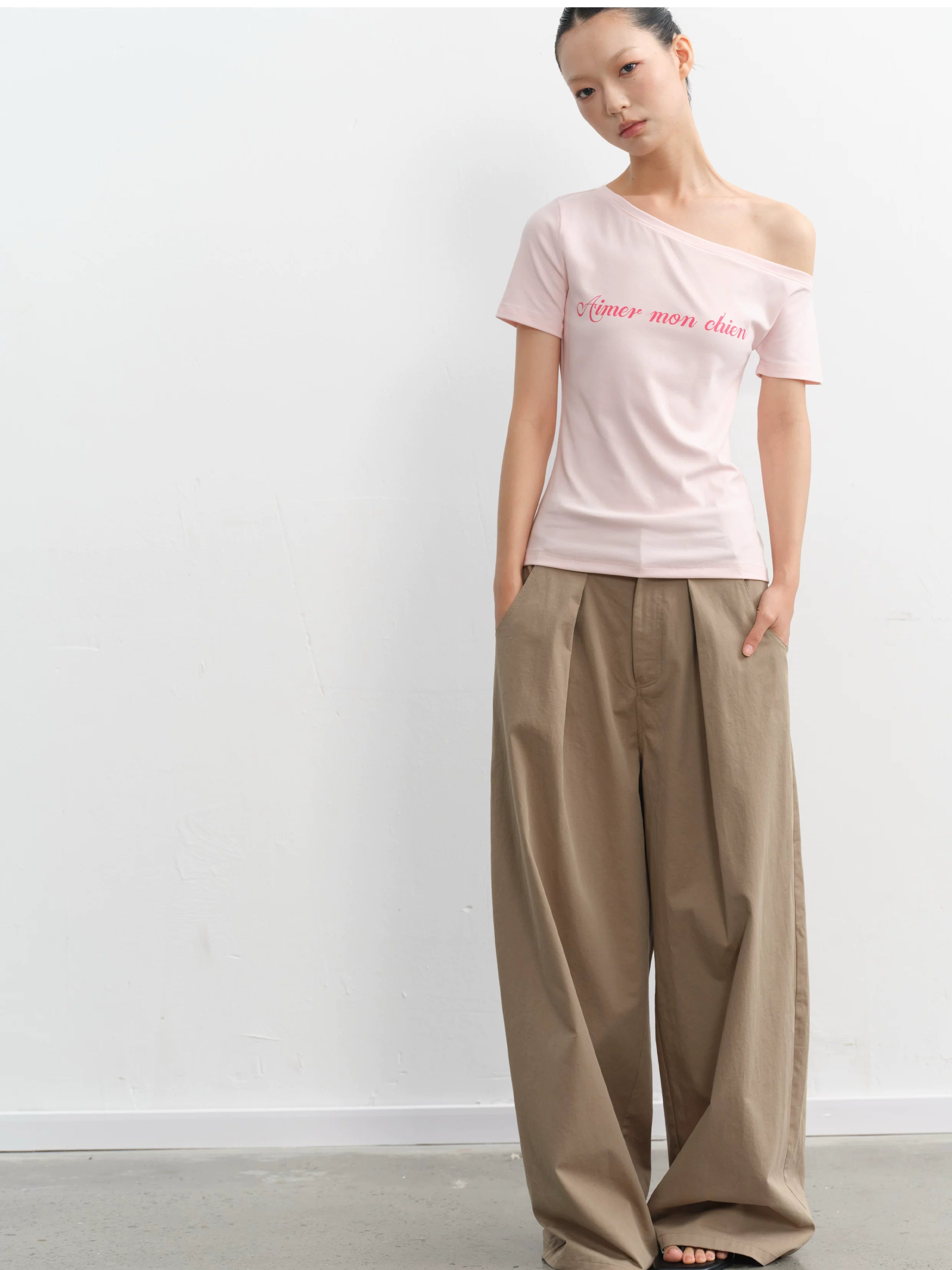 LINY LIBERTY Asymmetrical Slanted Shoulder Printed Slim Tee