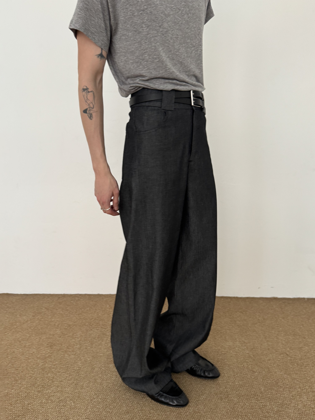 COLN Casual Thin Tapered Jeans