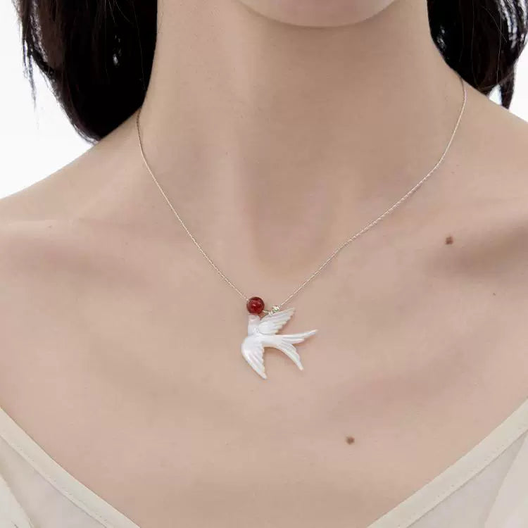 NO SOLUTION White Dish Shell Swallow Sterling Silver Necklace