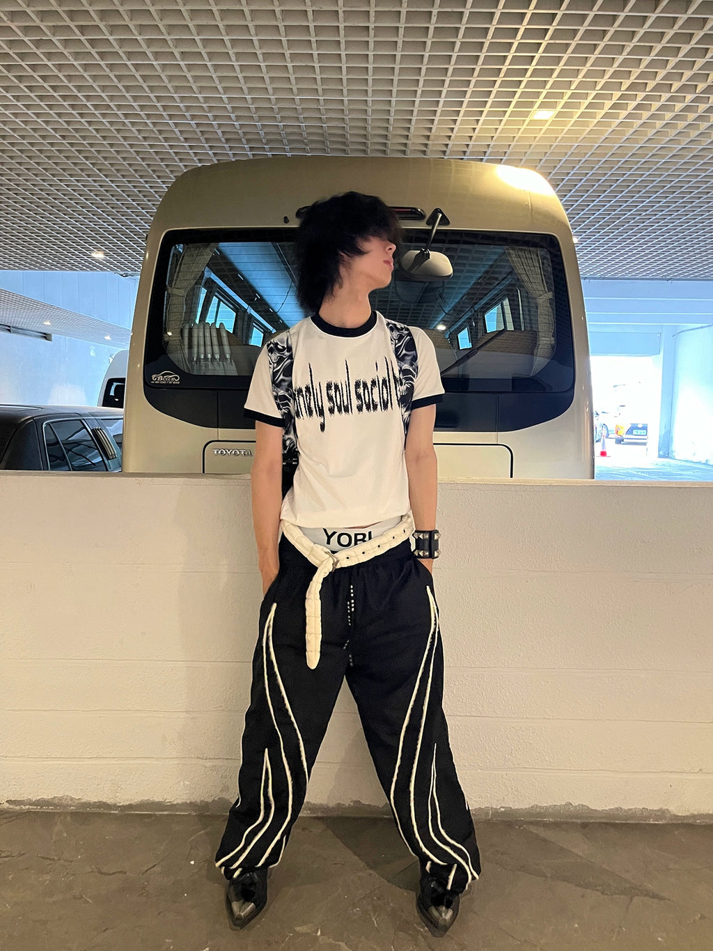 CHAI Alphabet Slogan Contrast Thread Versatile Printing Tee