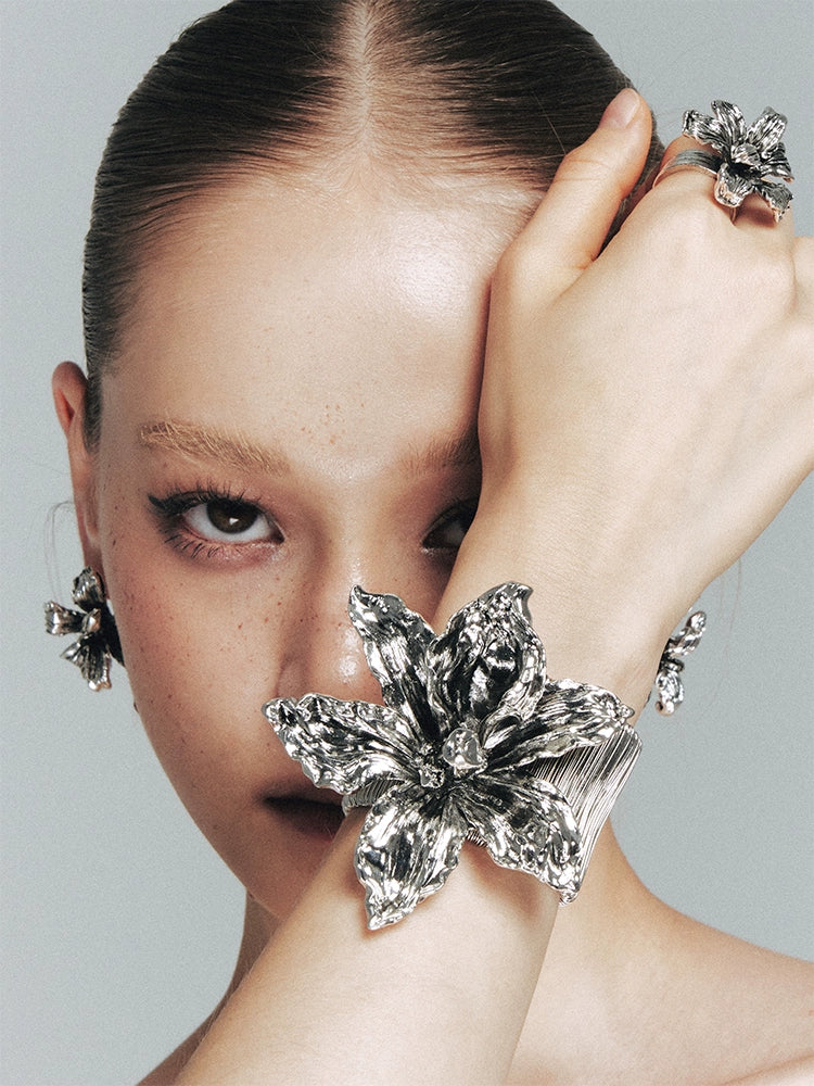 1JINN Retro Court Style Metal Three-dimensional Flower Bracelet