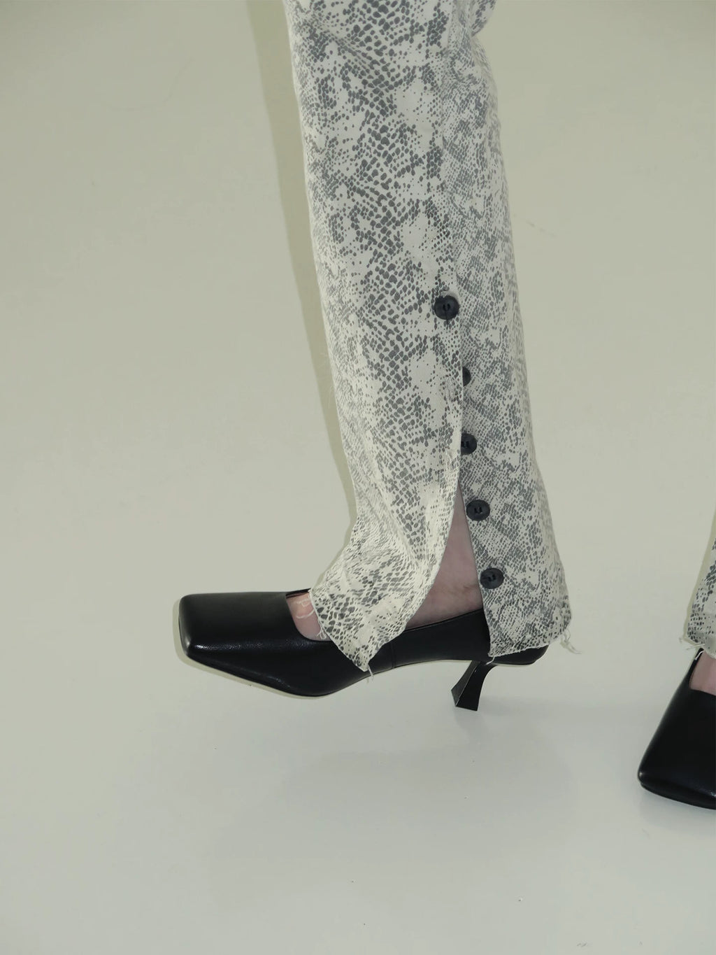 Maltelle Square Head Shallow Mouth One-pedal Single Shoes
