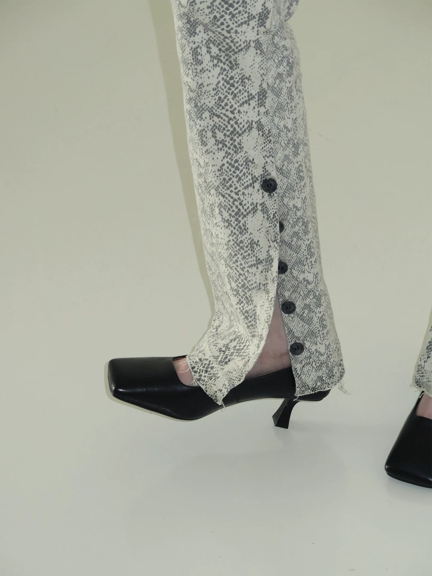 Maltelle Square Head Shallow Mouth One-pedal Single Shoes