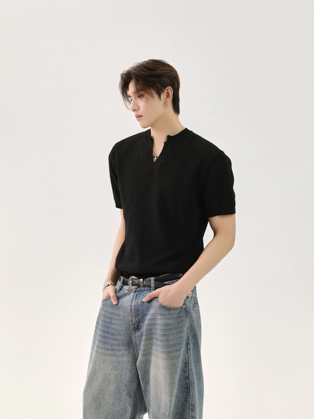 TURNTIDE Niche V-neck Knitted Tee