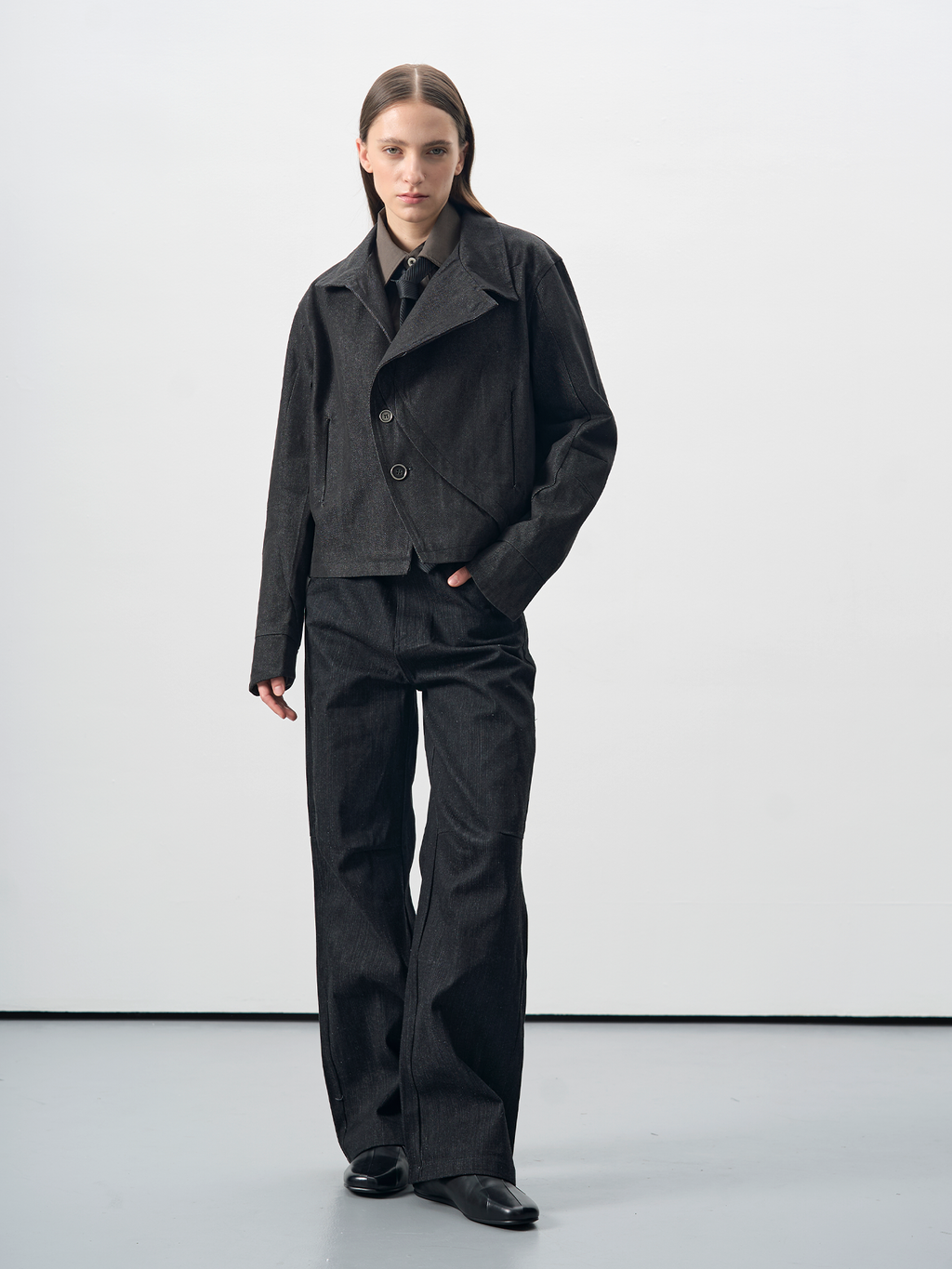 BEVAN UP Slanted Lapel Cut Short Silhouette Denim Jacket