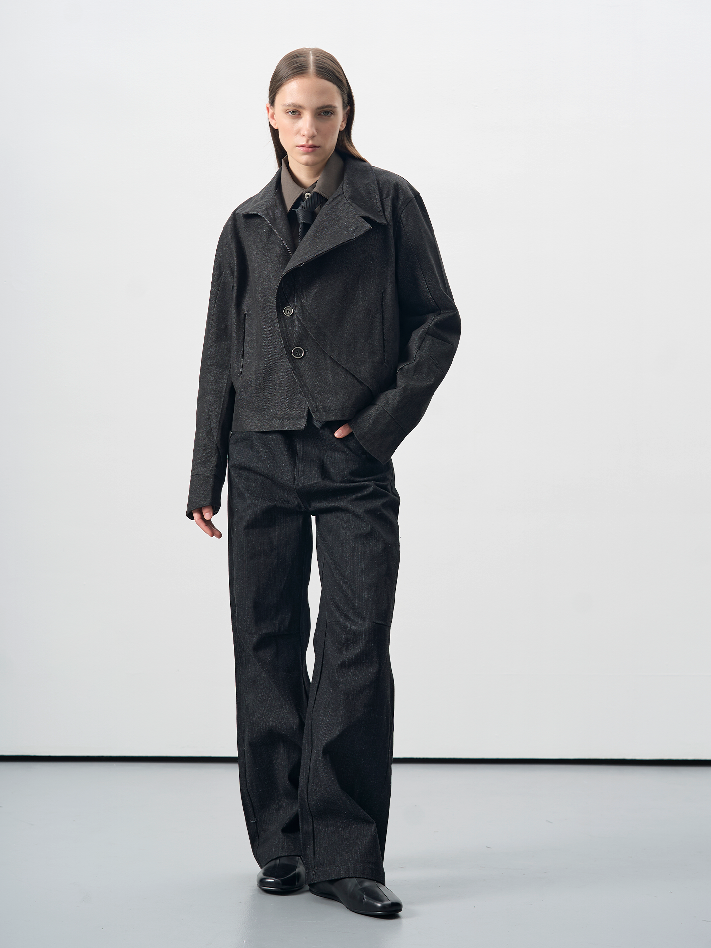 BEVAN UP Slanted Lapel Cut Short Silhouette Denim Jacket