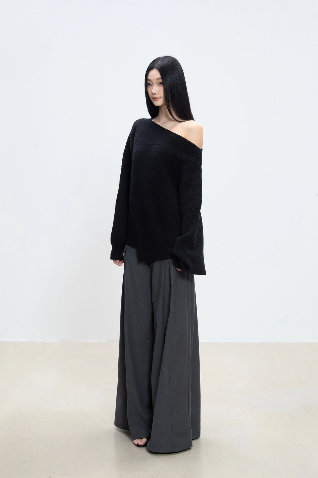 WITHMIN Loose Low-rise Slim Straight-leg Pants