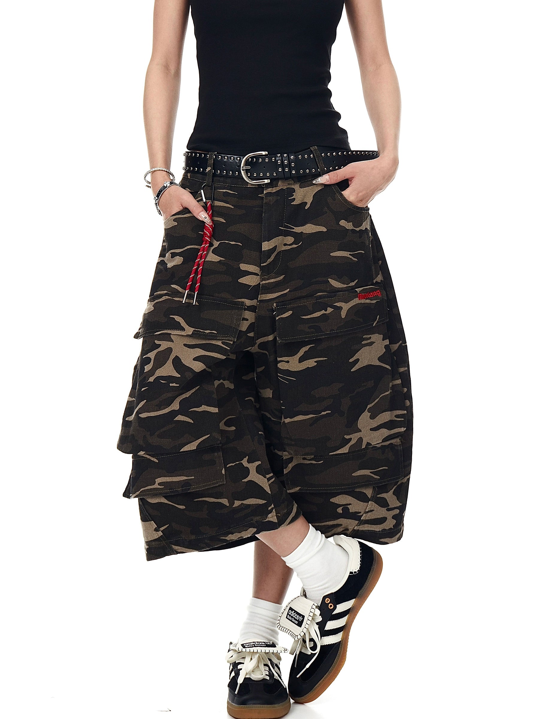 BLACKLISTS Camouflage Tooling Leg Scimitar Cropped Pants