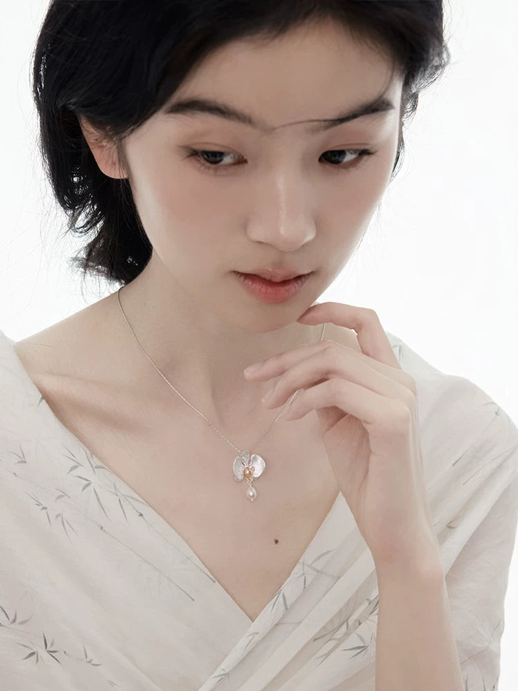 NO SOLUTION Minimalist Butterfly Orchid Necklace
