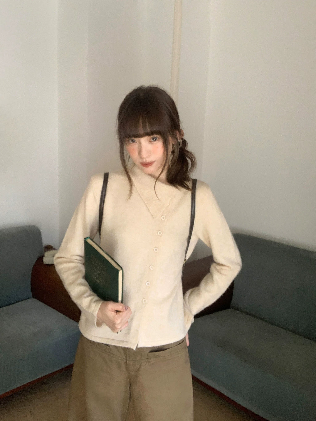 Kano Diagonal Lapel Neck Strap-on Knitted Cardigan