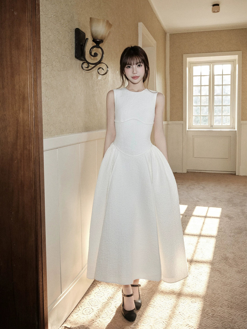 Avenement Slim-fitting Waist Round Neck Sleeveless Dress