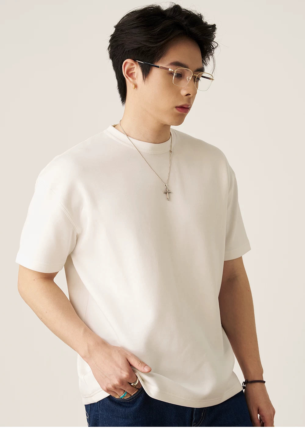 GOODLIVEABLE Simple Slightly Loose Small Neckline Tee