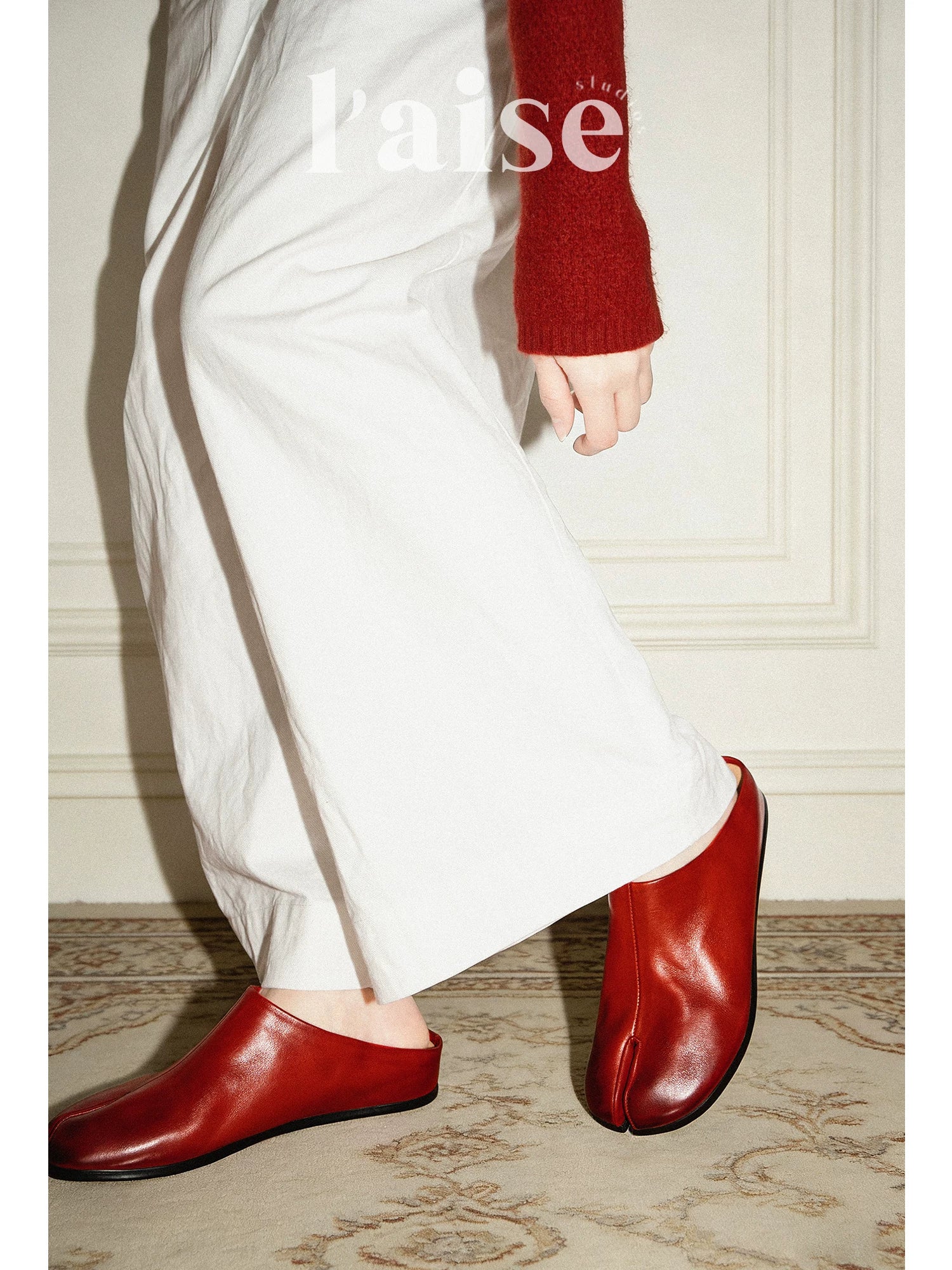 L'aise Retro Outerwear Bag Head and Half Slippers
