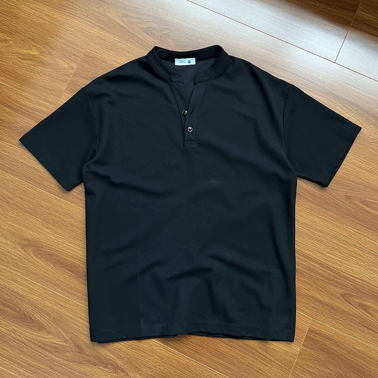 UNF Small V-neck Versatile Casual Tee