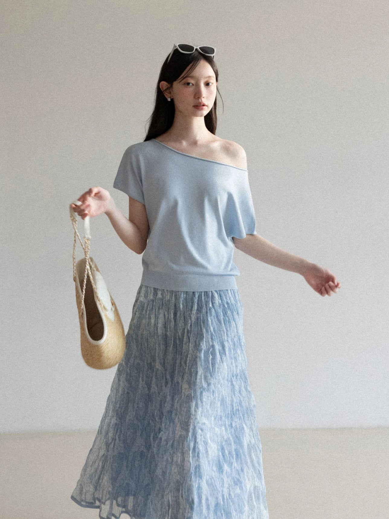 Cantonstory Slanted Shoulder Knitted Loose and Thin Tee