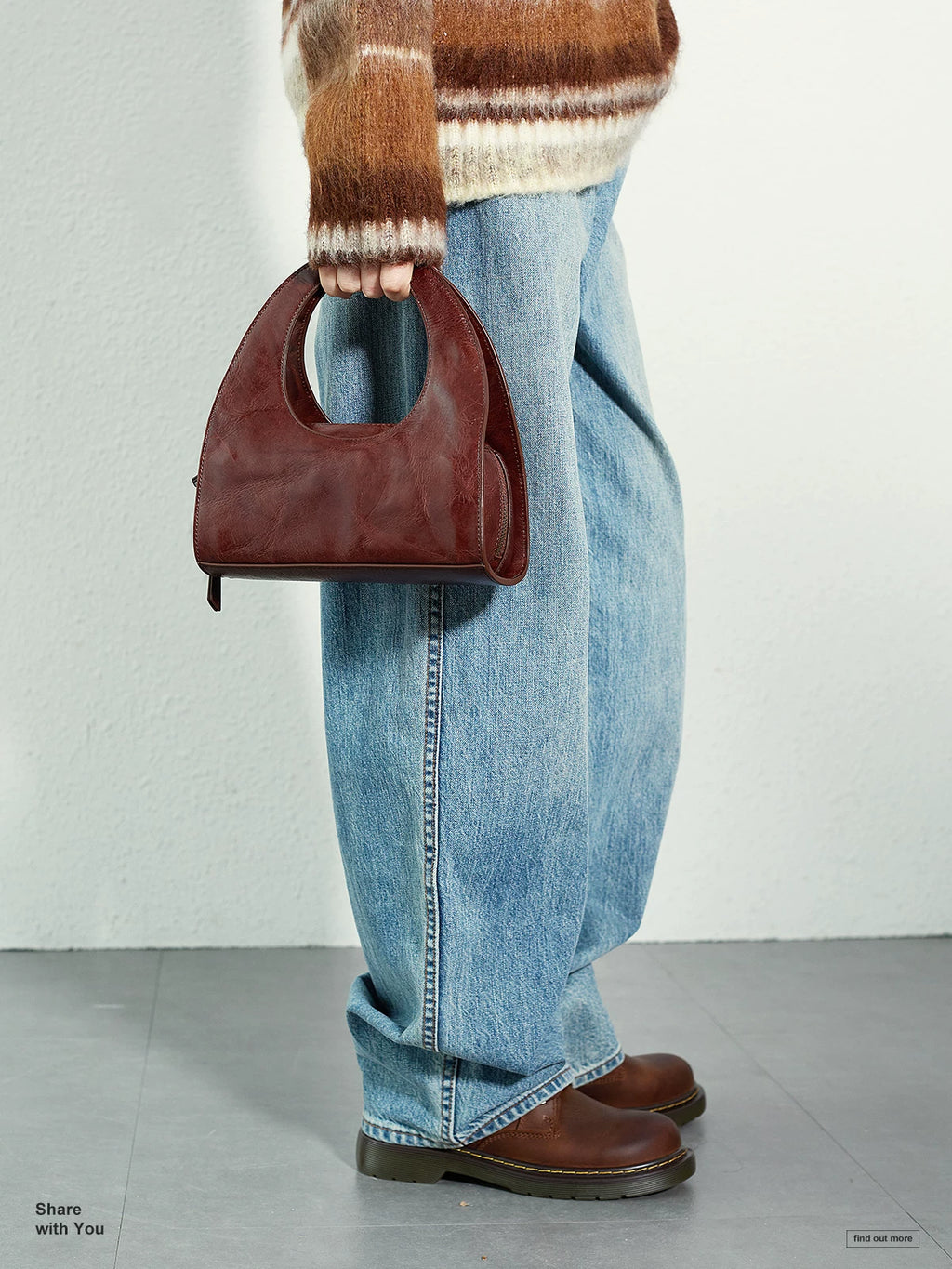 Momogigi Vintage Hand Grab Texture Premium Tote Bag