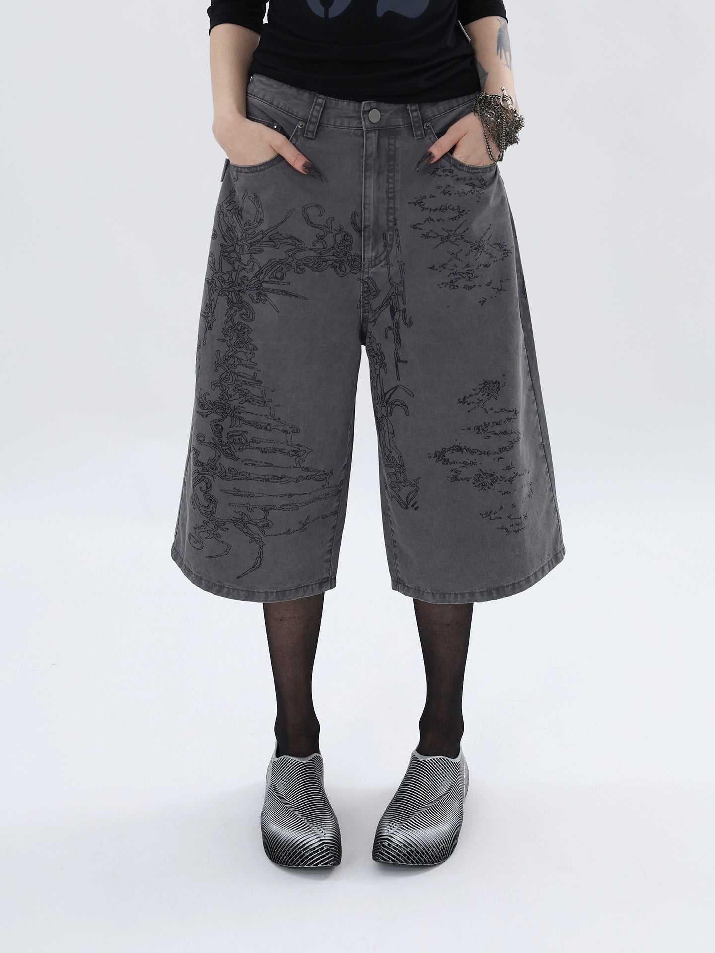 FUZZYKON Hand-drawn Stitch Loose-print Cropped Pants