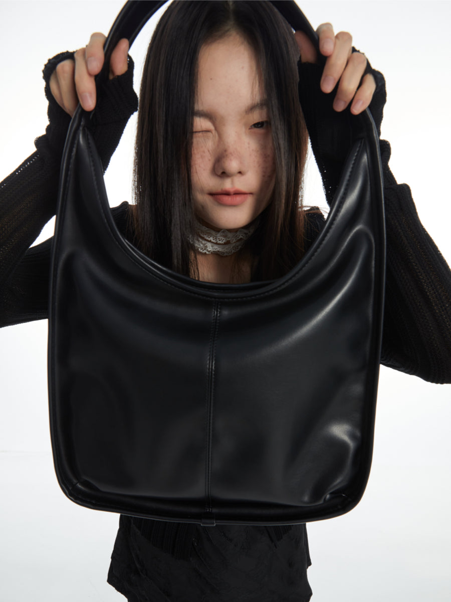 DirtySix Black Swan Minimalist Lines Wide Strap One Shoulder Soft Pitot Bag