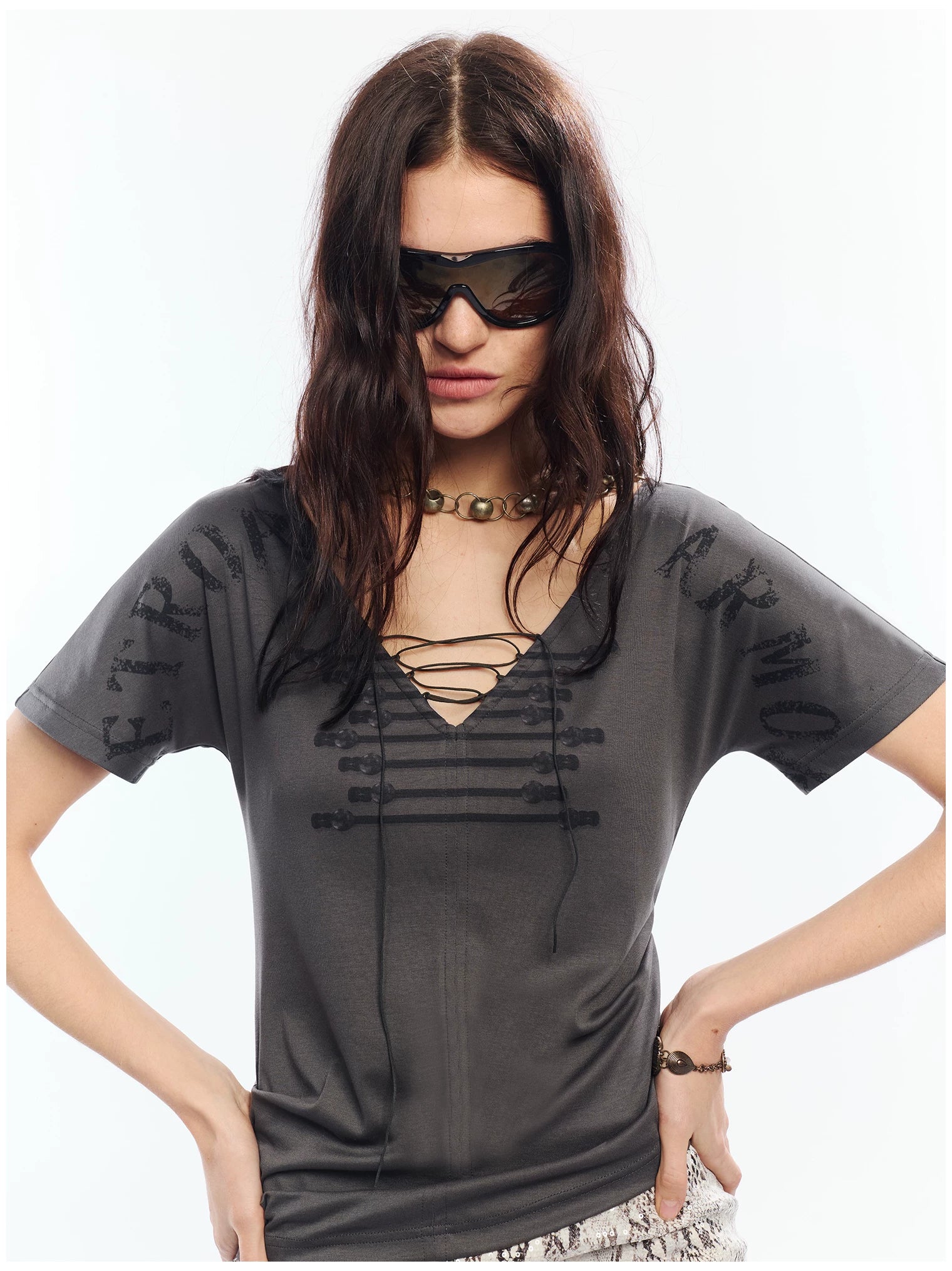 2Th Desire Vintage V-Neck Strap Tee