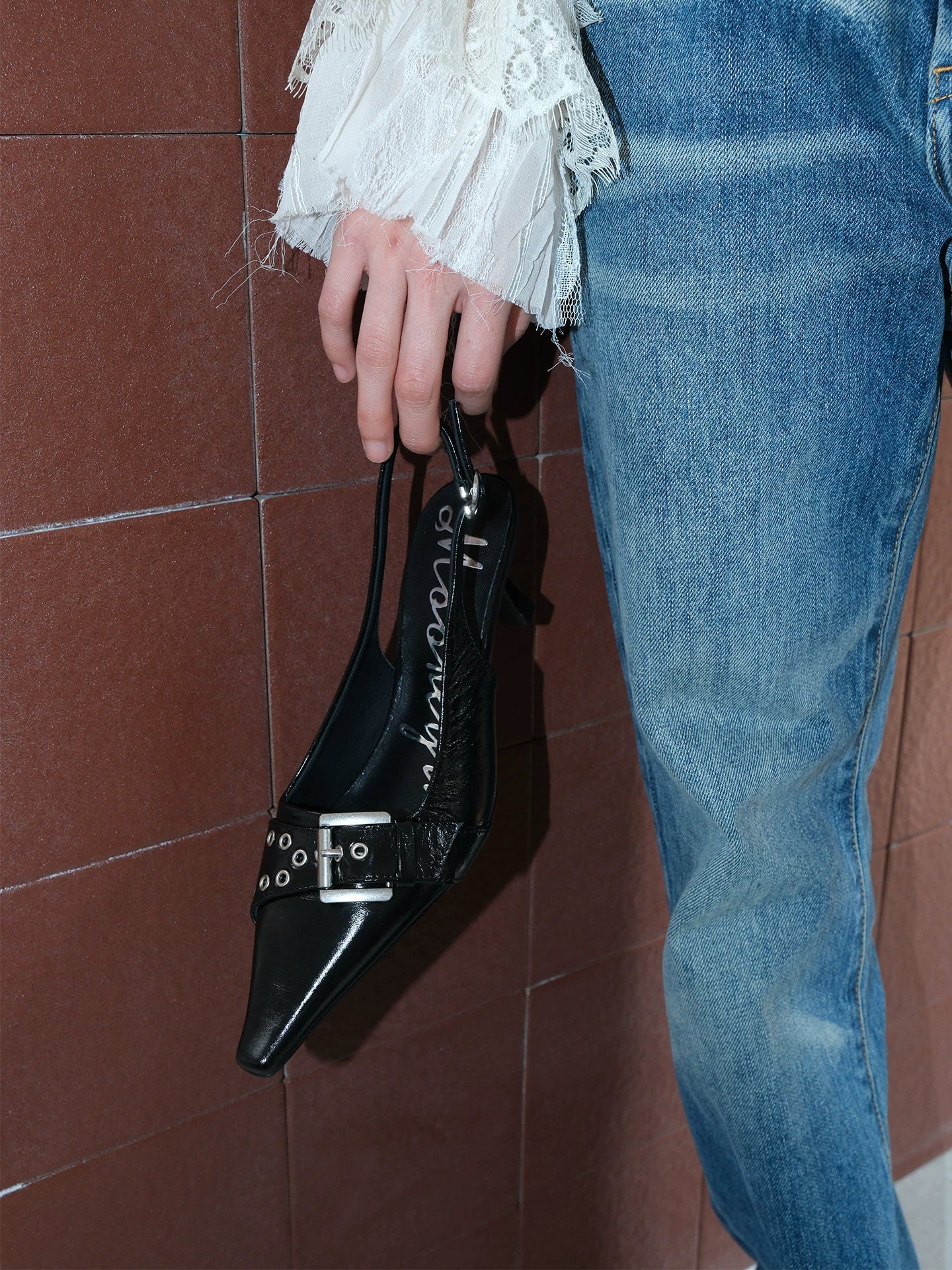 Mooreyu Pointed Belt Buckle Heels