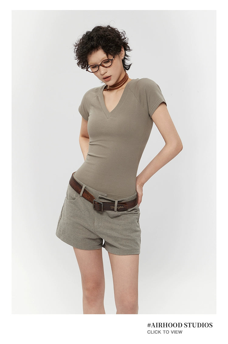 AIRHOOD Simple  Slim Low V Neck Tee