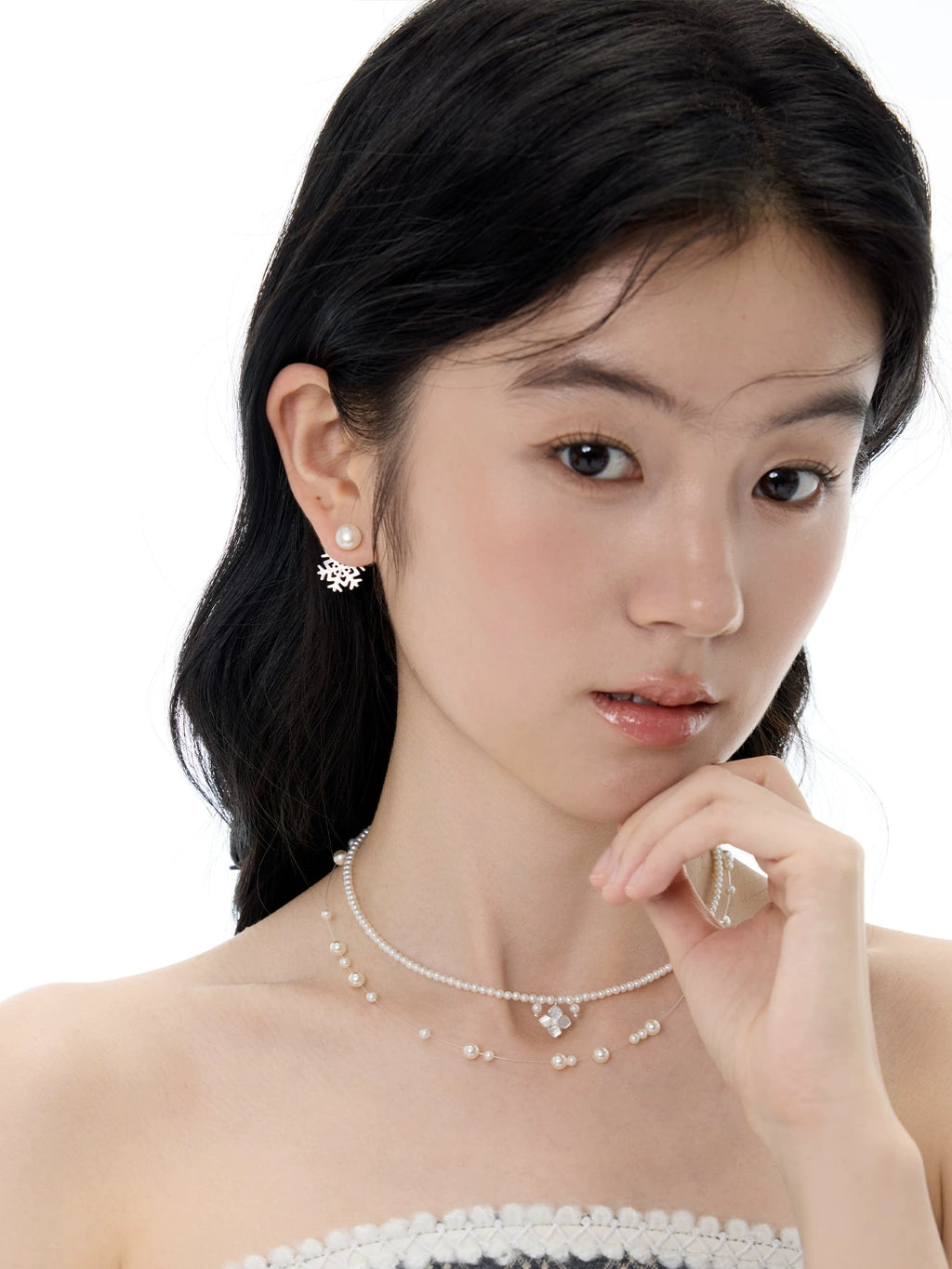 NO SOLUTION Dish Shell Snowflake Freshwater Pearl Stud Earrings