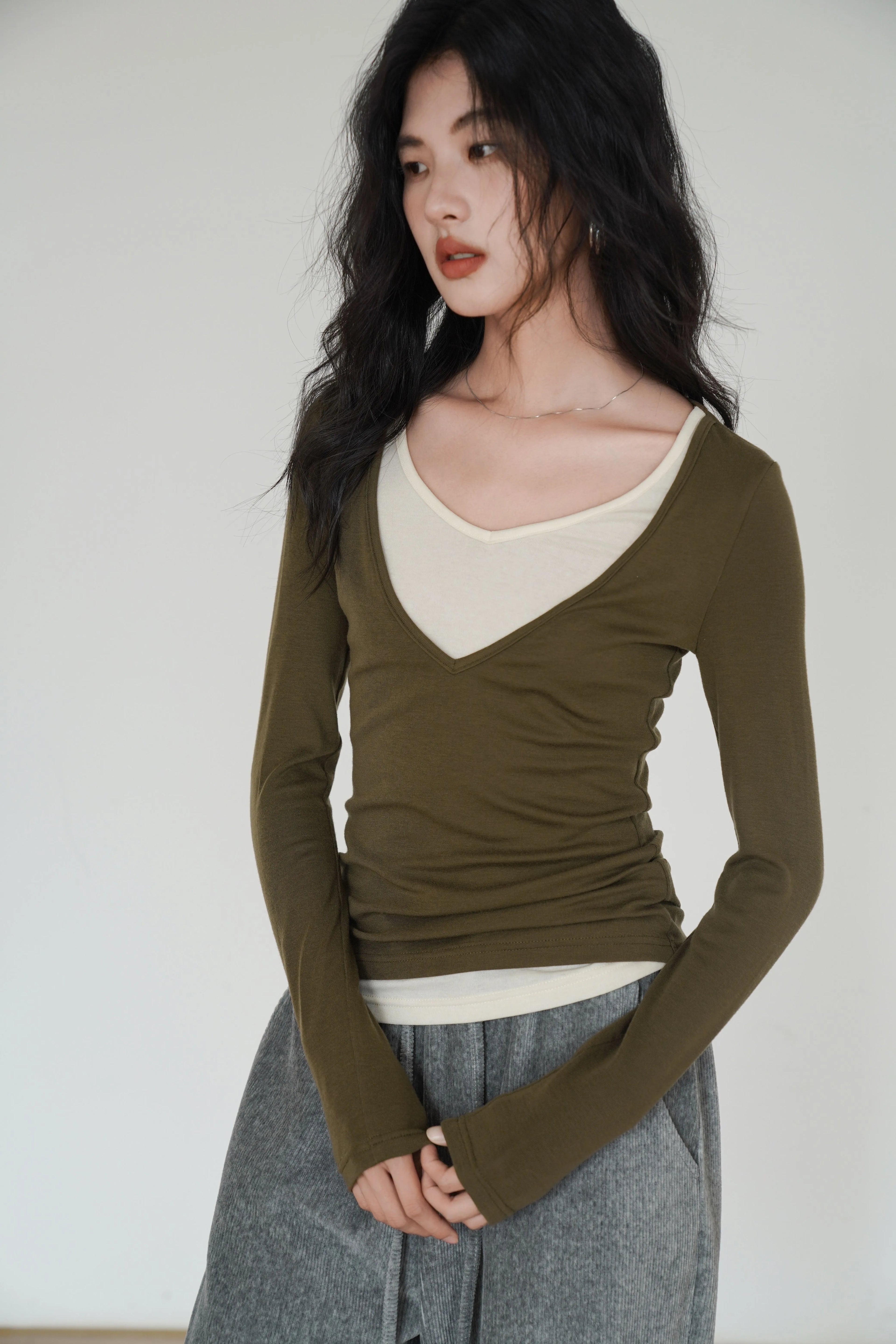 EM Splicing V-neck Fake Two Pieces Slim Temperament Long Sleeves
