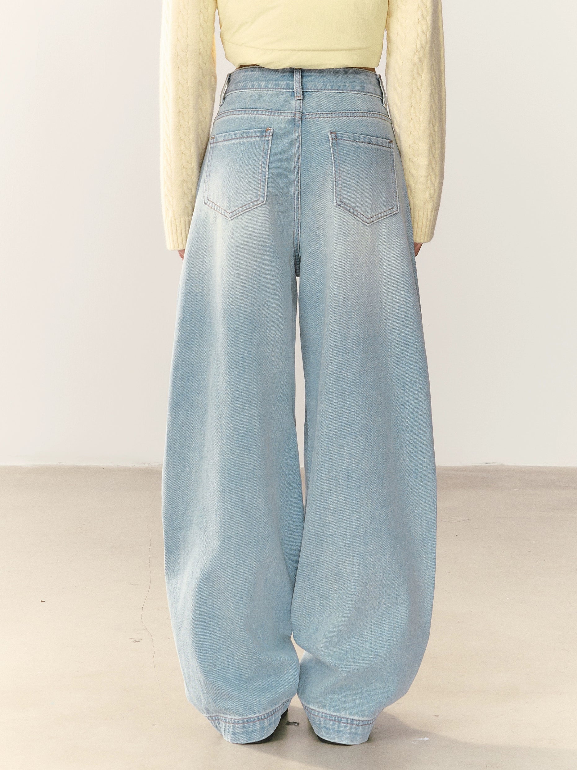 Umoumo Loose and Thin Scimitar Jeans